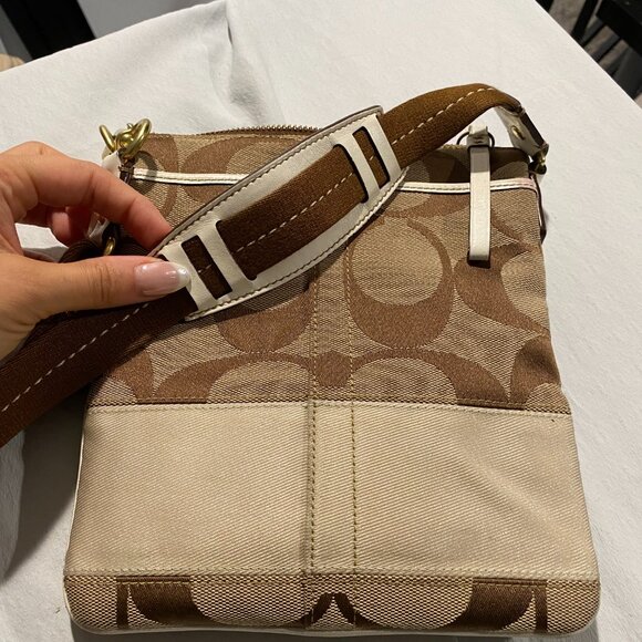 Vintage Coach Clutch Bag (2005) - Picture 3 of 7